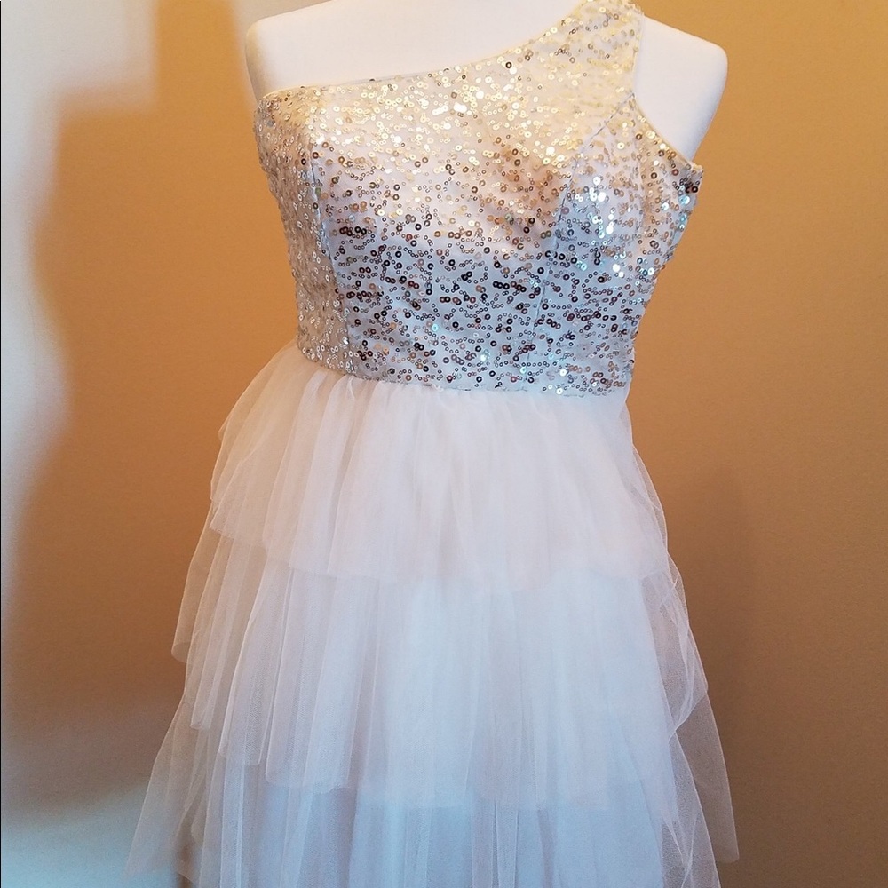 Dress, one shoulder